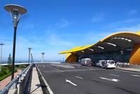 Dự án Nâng cấp Cảng hàng không Liên Khương có tổng vốn gần 5.000 tỷ đồng, đang được triển khai nhằm đưa Liên Khương trở thành cảng hàng không quốc tế. 