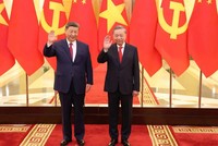 Tổng Bí thư, Chủ tịch nước Tô Lâm và Tổng Bí thư, Chủ tịch nước Trung Quốc Tập Cận Bình chụp ảnh chung trong chuyến thăm Việt Nam hồi tháng 4/2025 (Ảnh: Nhật Bắc).