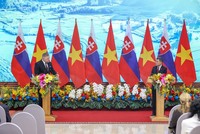 Thủ tướng Lê Minh Hưng và Thủ tướng Robert Fico gặp gỡ báo chí - Ảnh: VGP/Nhật Bắc