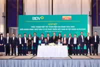 Tổng Giám đốc BIDV Lê Ngọc Lâm và Chủ tịch HĐQT Alphanam Nguyễn Tuấn Hải đại diện hai đơn vị ký kết thỏa thuận hợp tác