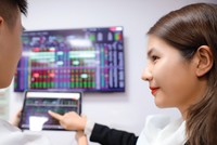 Chiến lược kết hợp giữa giao dịch ngắn hạn và tích lũy có thể là lựa chọn tối ưu trong giai đoạn hiện tại