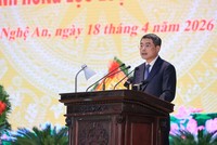 Thủ tướng Lê Minh Hưng nhiệt liệt chúc mừng những thành tích đặc biệt xuất sắc, đóng góp to lớn của lực lượng vũ trang Quân khu 4 cho Quân đội nhân dân Việt Nam anh hùng - Ảnh: VGP.