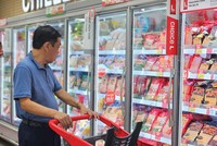 Người tiêu dùng thận trọng chi tiêu, ưu tiên giá trị. Trong khi đó, các thương hiệu bán lẻ cũng không còn mở rộng bằng mọi giá, mà chuyển sang chiến lược chọn điểm đặt cửa hàng kỹ lưỡng hơn 