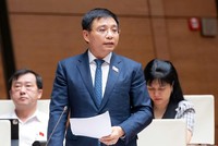 Phó thủ tướng Nguyễn Văn Thắng phát biểu tại hội trường. 