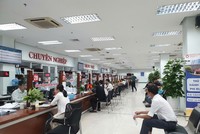 Người dân, doanh nghiệp làm thủ tục hành chính tại Trung tâm hành chính công thành phố Đà Nẵng. Ảnh: Linh Đan