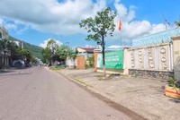 Doanh nghiệp sản xuất nằm đối diện khu dân cư tại Cụm công nghiệp Quang Trung. Ảnh: Cảnh Hù.
