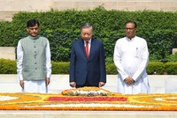 Tổng Bí thư, Chủ tịch nước Tô Lâm đặt vòng hoa tưởng nhớ Mahatma Gandhi 