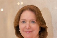  Bà Angela Knight, Chủ tịch HĐQT Cơ quan Dịch vụ tài chính Astana (Kazakhstan), nguyên Thứ trưởng phụ trách kinh tế Bộ Tài chính Anh