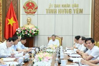 Phó Bí thư Tỉnh ủy, Chủ tịch UBND tỉnh Hưng Yên Nguyễn Mạnh Quyền chủ trì cuộc họp. Ảnh: Tất Đạt