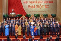 70 vị tham gia Đoàn Chủ tịch Uỷ ban Trung ương Mặt trận Tổ quốc Việt Nam khóa XI ra mắt Đại hội. Ảnh: Quang Vinh.