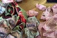 Ngân hàng phải đổi tiền rách, hỏng cho dân không yêu cầu giấy tờ, tiền Polyme bị cháy 70% vẫn được đổi 