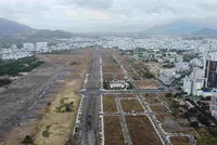 Dự án Sân bay Nha Trang cũ đang ngổn ngang sau khi ông Nguyễn Văn Hậu, Chủ tịch Công ty cổ phần Tập đoàn Phúc Sơn bị khởi tố, điều tra. Ảnh: Linh Đan