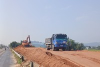Dự án nâng cấp cải tạo quốc lộ 14B đang chậm tiến độ xây dựng.