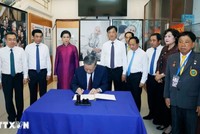 Tổng Bí thư, Chủ tịch nước dâng hương tưởng niệm Chủ tịch Hồ Chí Minh tại Thái Lan 