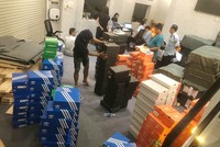Lực lượng chức năng TP.HCM vừa phát hiện hàng ngàn đôi giày, dép, vớ giả mạo các nhãn hiệu nổi tiếng như Nike, Adidas, Converse