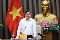 Phó Thủ tướng Thường trực Phạm Gia Túc yêu cầu bảo đảm nguồn cung, chất lượng và quyền lợi người tiêu dùng khi chuyển đổi sang xăng E10 - Ảnh: VGP.
