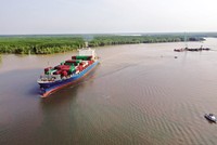 Sông Soài Rạp là cửa ngõ chính cho phép tàu biển có trọng tải lớn vận chuyển hàng hóa xuất nhập khẩu ra, vào TP.HCM. 