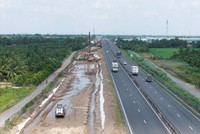 Thi công mở rộng cao tốc TP.HCM - Trung Lương - Mỹ Thuận.