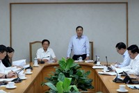Hai Phó Thủ tướng làm việc về chủ trương xây dựng chính sách đặc thù trong công tác bồi thường, hỗ trợ tái định cư trên địa bàn đặc khu Phú Quốc để thực hiện các dự án phục vụ Hội nghị Cấp cao APEC 2027 - Ảnh: VGP