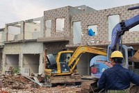 Xử lý một công trình vi phạm trật tự xây dựng (ảnh HN) 