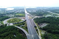 Một nút giao kết nối với cao tốc Bến Lức - Long Thành. 