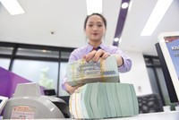 Để giảm áp lực lên tỷ giá, nền kinh tế đang phải chấp nhận một mặt bằng lãi suất cao hơn kỳ vọng