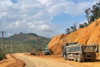 Công tác giải phóng mặt bằng ở khu vực phía Tây Quảng Ngãi gặp nhiều khó khăn làm ảnh hưởng đến tiến độ giải ngân vốn đầu tư công ở khu vực này.