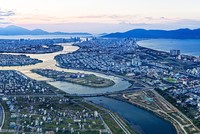 Cảnh quan sinh thái với hệ thống sông ngòi là lợi thế giúp hành lang phía Nam Đà Nẵng lột xác thành trung tâm du lịch, dịch vụ. Ảnh: Ánh Dương.