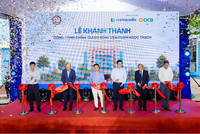 Đại diện lãnh đạo Thành phố, các sở, ngành, Ban Giám đốc Bệnh viện Phạm Ngọc Thạch, Công ty Khang Điền và Ngân hàng OCB thực hiện nghi thức cắt băng khánh thành.