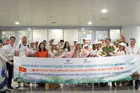 Vị khách du lịch quốc tế thứ 5 triệu đến Hà Nội năm 2026 là bà Piñas Maria Del Mar, quốc tịch Tây Ban Nha.