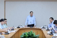 Phó Thủ tướng Thường trực Phạm Gia Túc chủ trì cuộc họp nghe báo cáo về tình hình triển khai các giải pháp thực hiện điều chỉnh Quy hoạch điện VIII - Ảnh: VGP.