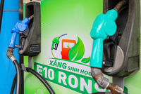 Đoàn công tác của Bộ Công thương kiểm tra năng lực sản xuất ethanol tại các nhà máy. 
