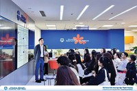 Dòng tiền trên thị trường chứng khoán nửa cuối năm 2026 được dự báo sẽ tập trung vào nhóm ngành ngân hàng, bán lẻ và đầu tư công