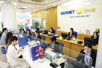 Người dân cần cảnh giác với lời chào mời gửi tiền lãi suất cao, nên đến tận quầy giao dịch cho chắc chắn. Ảnh: Đức Thanh