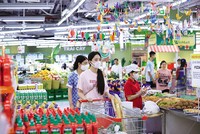Tổng mức bán lẻ hàng hóa và doanh thu dịch vụ tiêu dùng 6 tháng đầu năm nay tăng 12,9%, vượt tốc độ tăng trưởng bình quân thời kỳ trước Covid-19. Ảnh: Đ.T 