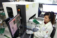 Ba nhóm dự án được hỗ trợ, gồm dự án sản xuất sản phẩm công nghệ số trọng điểm; dự án nghiên cứu và phát triển, thiết kế, sản xuất, đóng gói, kiểm thử sản phẩm chip bán dẫn; dự án xây dựng trung tâm dữ liệu trí tuệ nhân tạo. Ảnh: Lê Toàn.