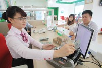 Bên cạnh tăng trưởng tín dụng, nhiều ngân hàng đang đẩy mạnh nguồn thu ngoài lãi nhằm giảm phụ thuộc vào thu nhập lãi và duy trì đà tăng trưởng lợi nhuận