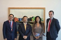 Đại sứ Việt Nam tại Pháp Trịnh Đức Hải (thứ 2 từ trái sang) thăm và làm việc tại Marseille. Ảnh: ĐSQ.