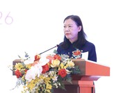  Chủ nhiệm Ủy ban Dân nguyện và giám sát Lê Thị Nga trình bày đề dẫn. Ảnh: Đức Thanh.