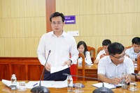 Ông Trương Chí Trung, Giám đốc Sở Xây dựng Quảng Trị phát biểu tại cuộc họp. Ảnh: Trường Nhật