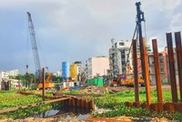 Dự án cải tạo rạch Xuyên Tâm có tổng mức đầu tư hơn 17.200 tỷ đồng cũng đang được triển khai đồng loạt. Ảnh: Lê Toàn. 