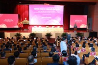 Hơn 500 đại biểu từ các ban, bộ, ngành Trung ương, lãnh đạo các địa phương, đại diện các cơ quan ngoại vụ địa phương và các Đại sứ, trưởng Cơ quan đại diện Việt Nam ở nước ngoài, trưởng Cơ quan đại diện được tiến cử và lãnh đạo các đơn vị của Bộ Ngoại giao đã tham dự Hội nghị.