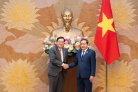 Chủ tịch Quốc hội Trần Thanh Mẫn tiếp Đại sứ Đặc mệnh toàn quyền Malaysia tại Việt Nam Tan Yang Thai. 