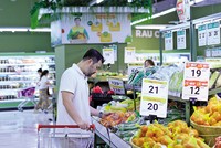 Giá thực phẩm và xăng dầu giảm kéo CPI tháng 7/2026 giảm nhẹ. Ảnh: Đức Thanh