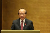 Chủ nhiệm Ủy ban Pháp luật và Tư pháp Phan Chí Hiếu trình bày báo cáo thẩm tra - Ảnh Đức Thanh. 
