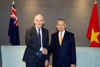 Tổng Bí thư, Chủ tịch nước Tô Lâm và ông Steven Joyce, Quyền Chủ tịch Hội Hữu nghị New Zealand-Việt Nam. (Ảnh: Thống Nhất/TTXVN)