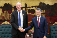 Thủ tướng Chính phủ Lê Minh Hưng tiếp Đại sứ Israel tại Việt Nam Yaron Mayer - Ảnh: Chinhphu.vn/Nhật Bắc