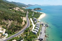 Tuyến Quy Nhơn - Sông Cầu, dọc theo Quốc lộ 1D từng thu hút nhiều nhà đầu tư thực hiện dự án du lịch. Hiện nay, khu vực này tiếp tục là tâm điểm với dự án quy mô lớn do Tập đoàn Sun Group đề xuất đầu tư. 