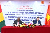 Bộ trưởng Ngô Văn Tuấn và Bộ trưởng Ismaël NaBé ký kết MOU giữa hai Bộ.