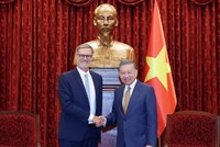 Tổng Bí thư, Chủ tịch nước Tô Lâm tiếp Đại sứ Cộng hòa Pháp tại Việt Nam Olivier Brochet đến chào từ biệt nhân dịp kết thúc nhiệm kỳ công tác tại Việt Nam. (Ảnh: Thống Nhất/TTXVN)